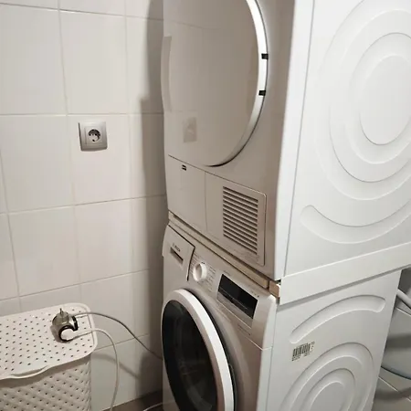 Ranee - 2 Bed 2 Bath In Centre *