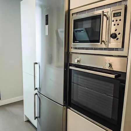 Ranee - 2 Bed 2 Bath In Centre *