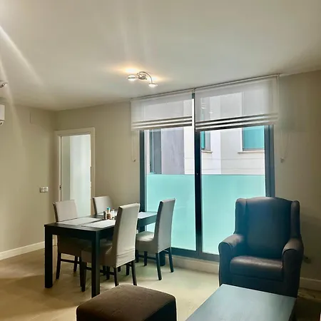 Ranee - 2 Bed 2 Bath In Centre