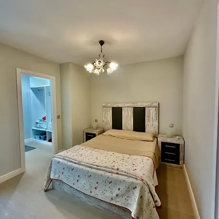 Ranee - 2 Bed 2 Bath In Centre *