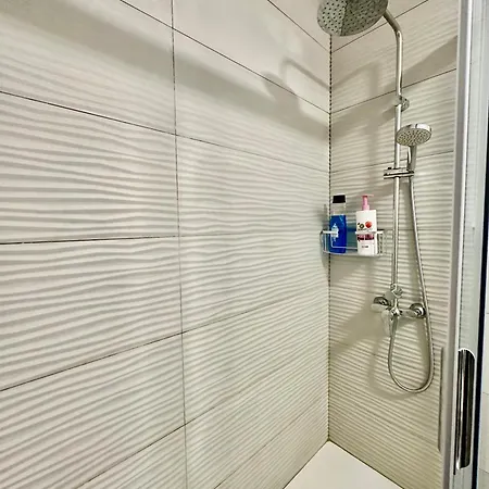 Ranee - 2 Bed 2 Bath In Centre Apartment *